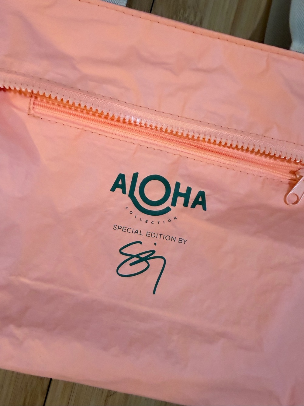 Aloha Collection Special Edition Mini Tripper By Sig Zane OS - Picture 7 of 16